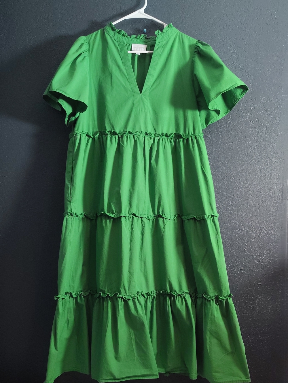 Sugarlips Kelly Green Noelle Tiered Poplin Midi Dress with V-Neck